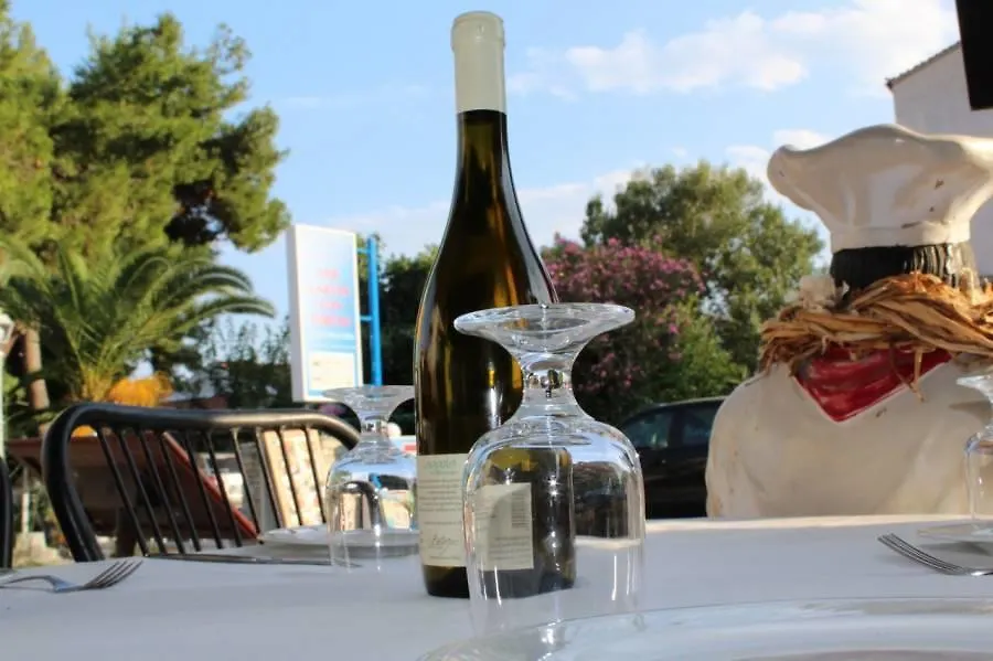 Flora Hotel Porto Koufo Bed & Breakfast