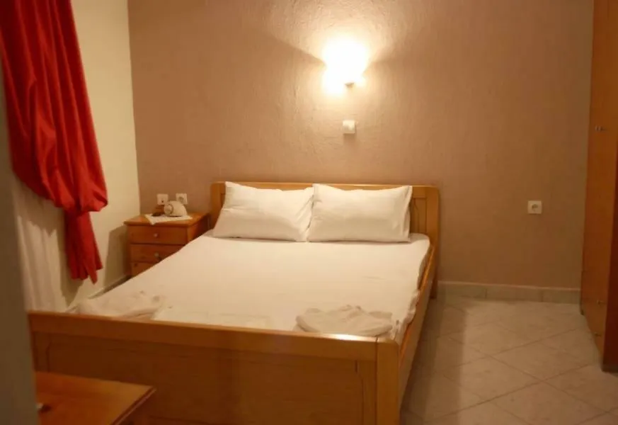 Flora Hotel Porto Koufo Bed & Breakfast